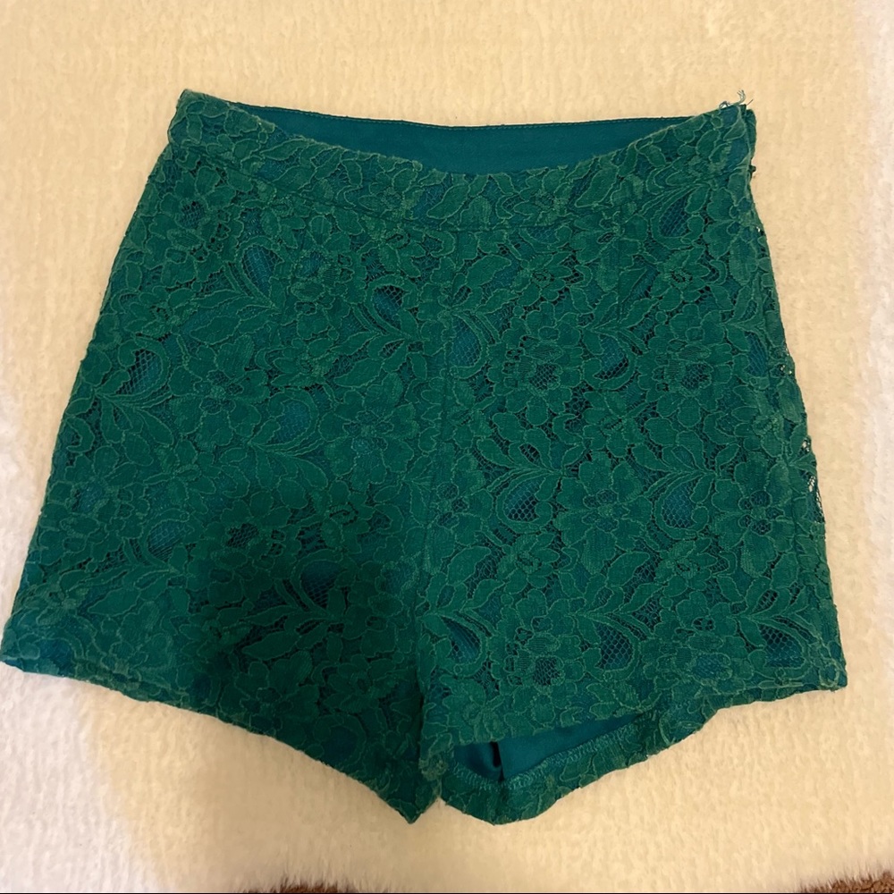 GREEN LACE SHORTS